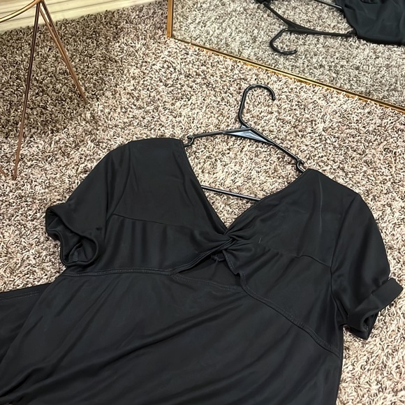 Black blouse with back tie detail - Picture 4 of 4
